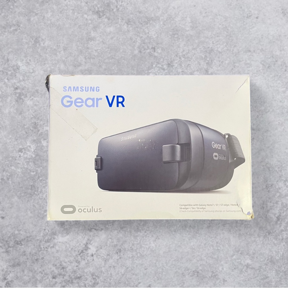 Samsung Gear VR Oculus Headset SM-R323‎ w/ Box Adapter Included